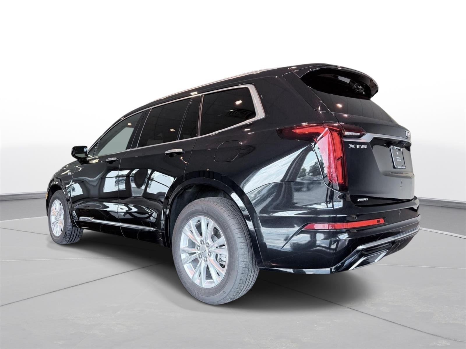 Certified 2024 Cadillac XT6 Luxury w/ LPO, Floor Liner Package AWD/4WD image 12