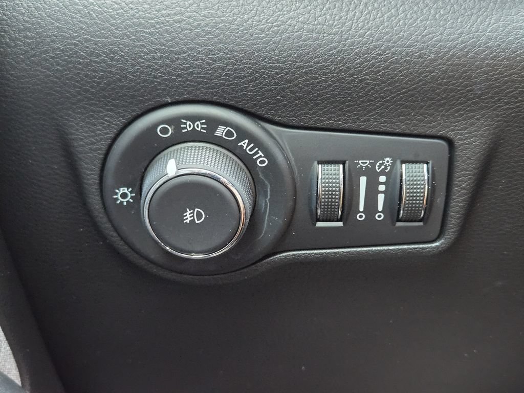 Used 2022 Jeep Compass Latitude w/ Sun and Sound Group FWD image 28