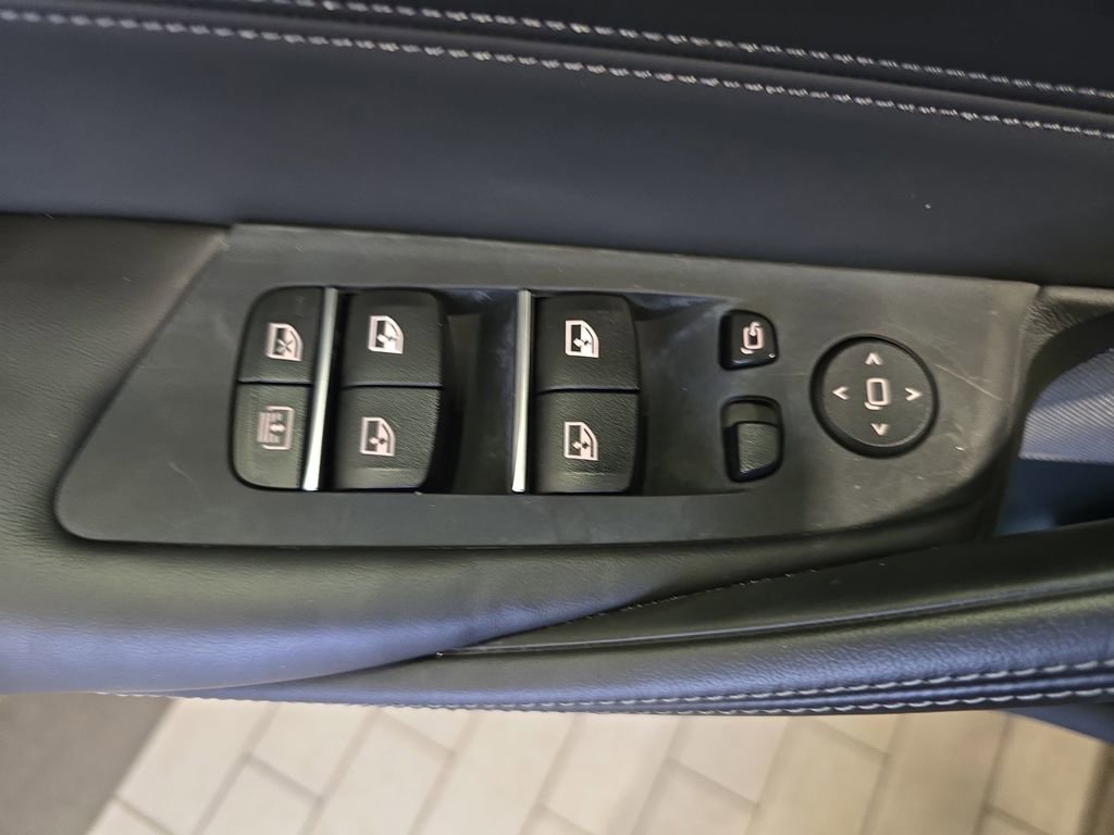 Used 2021 BMW M5 w/ Executive Package image 32