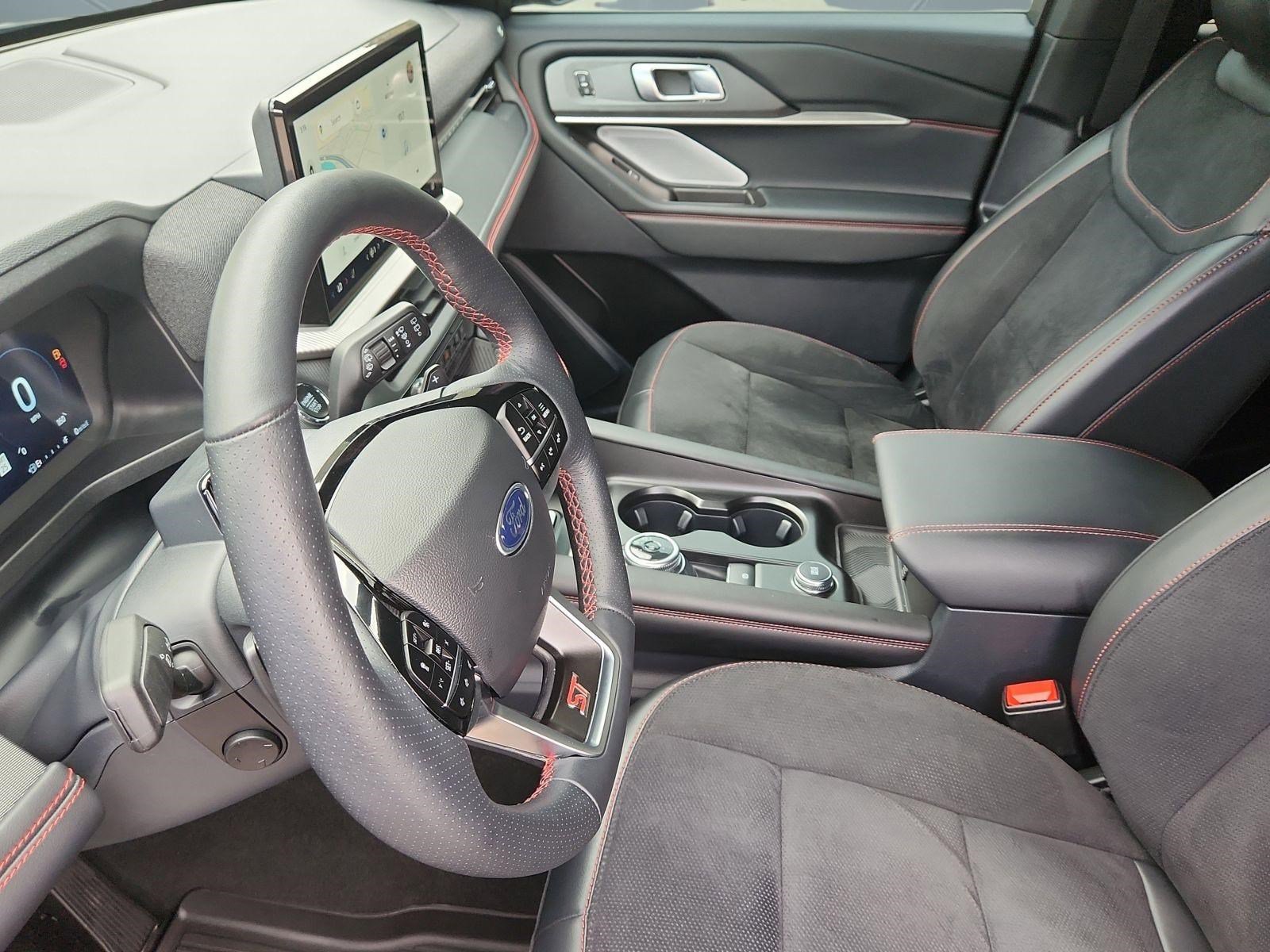 Used 2025 Ford Explorer ST AWD/4WD image 5
