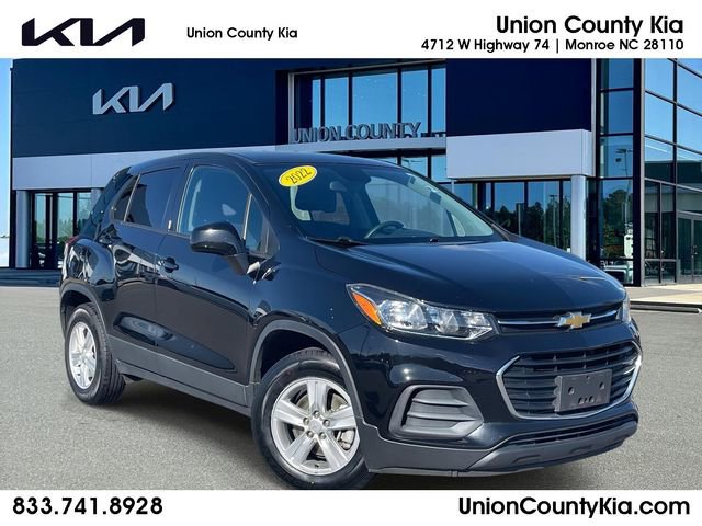 Used 2022 Chevrolet Trax LS w/ Tint and Cruise Package image 1