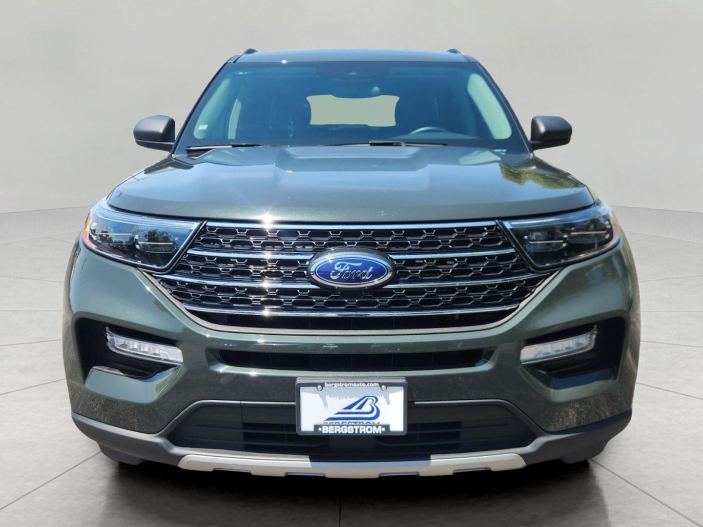 Used 2024 Ford Explorer XLT w/ Equipment Group 202A AWD/4WD image 4