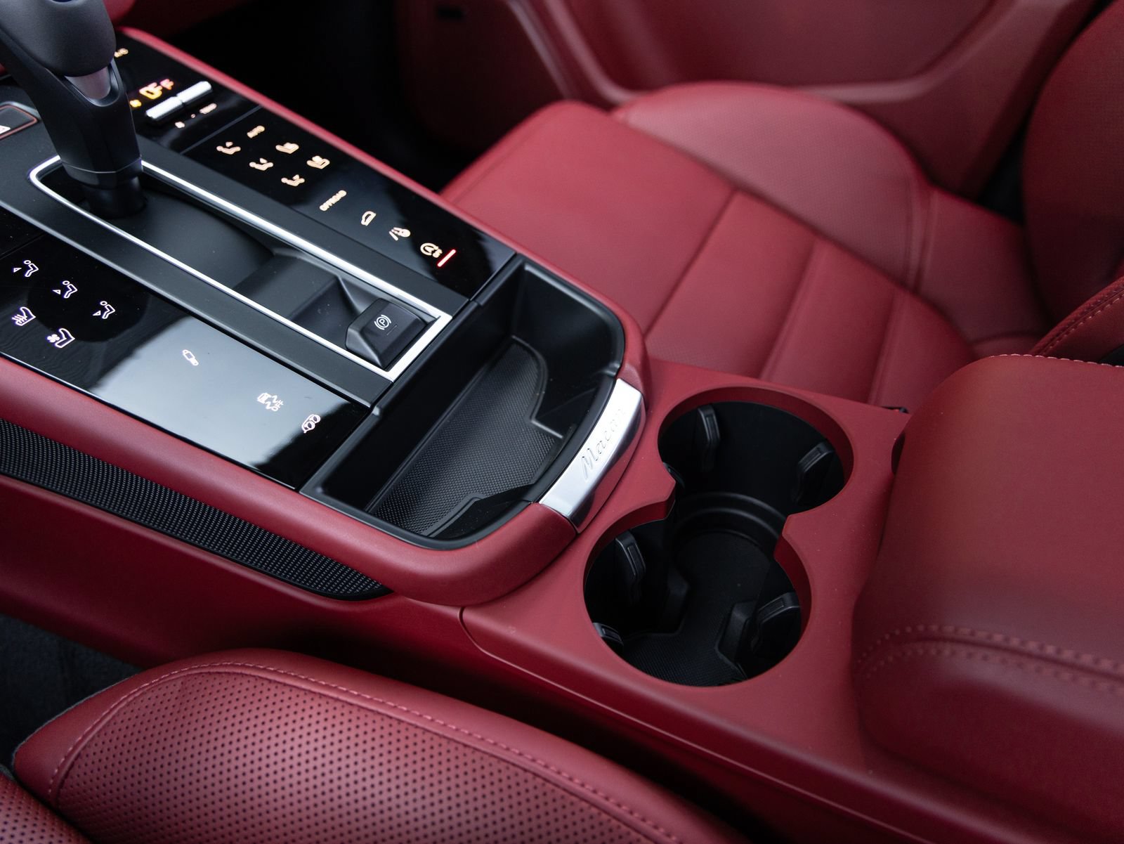 Used 2025 Porsche Macan S AWD/4WD image 19