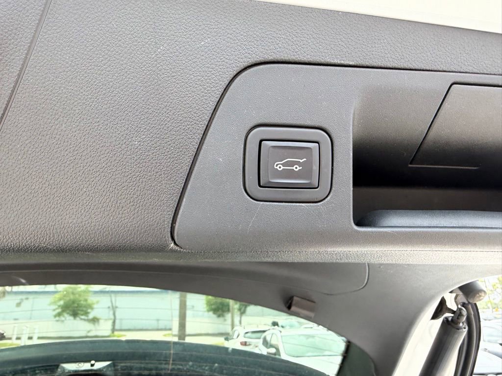 Used 2022 Buick Envision Avenir w/ Technology Package II FWD image 8