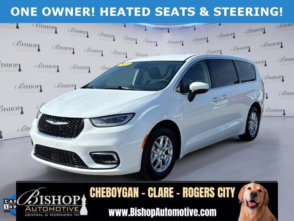 Used 2023 Chrysler Pacifica Touring-L FWD image 1