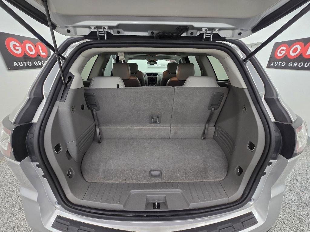 Used 2017 Chevrolet Traverse LT FWD image 17