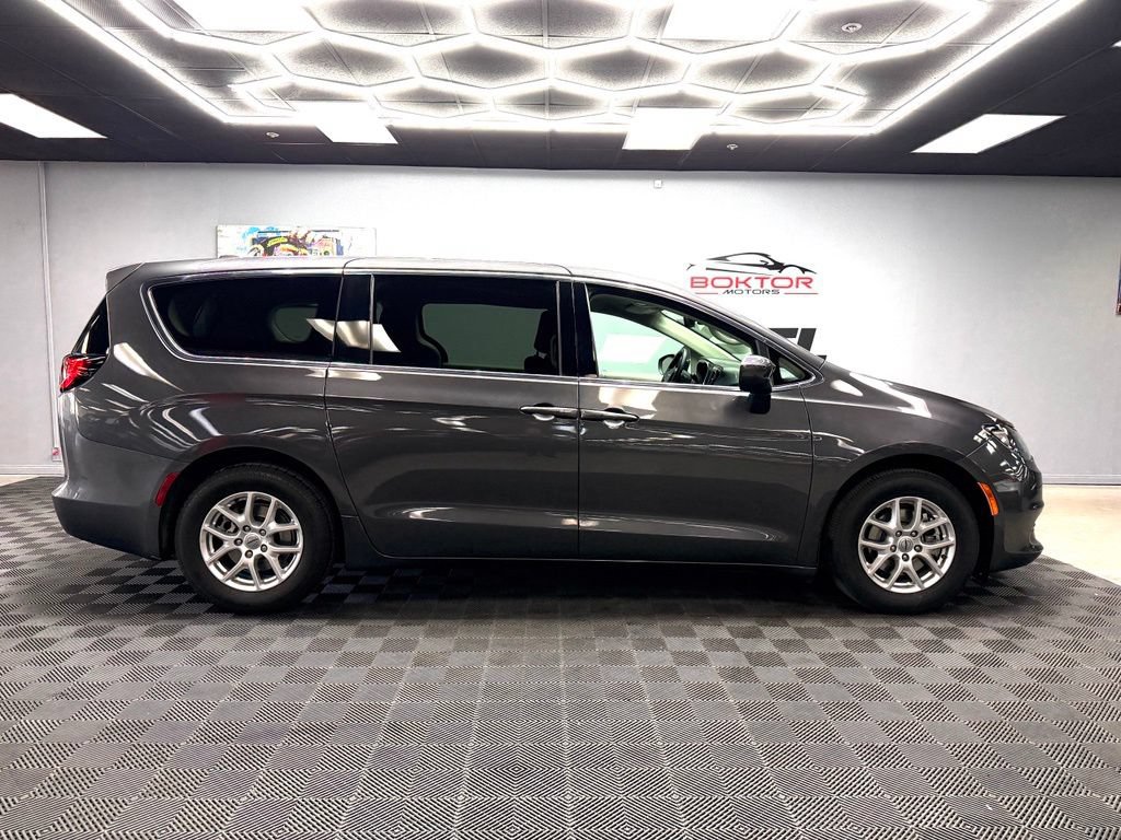 Used 2023 Chrysler Voyager LX FWD image 17