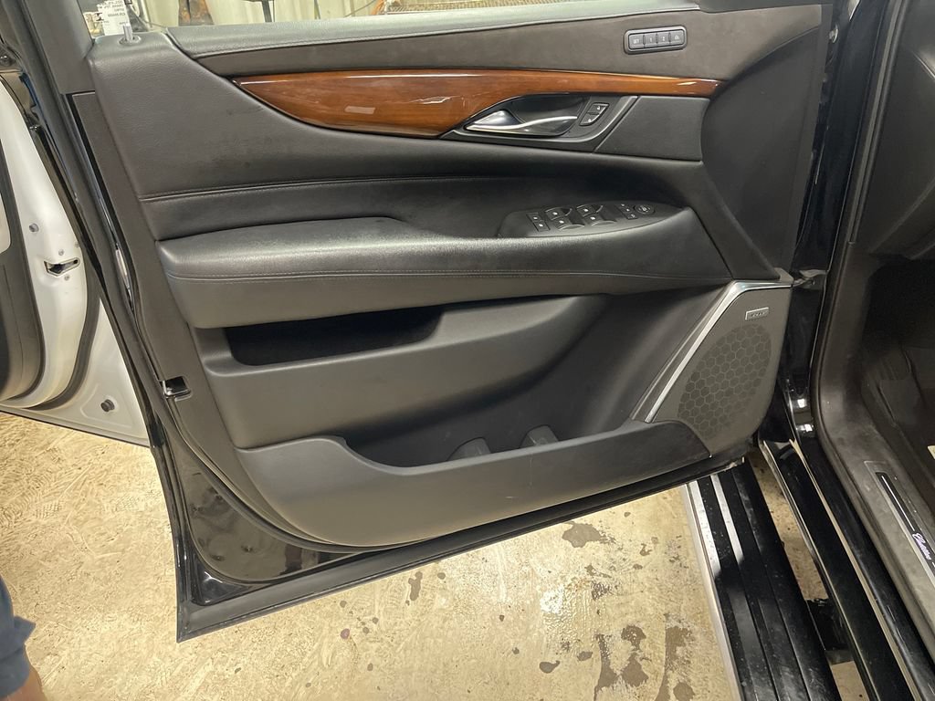 Used 2018 Cadillac Escalade ESV Premium Luxury w/ LPO, Radiant Package AWD/4WD image 15