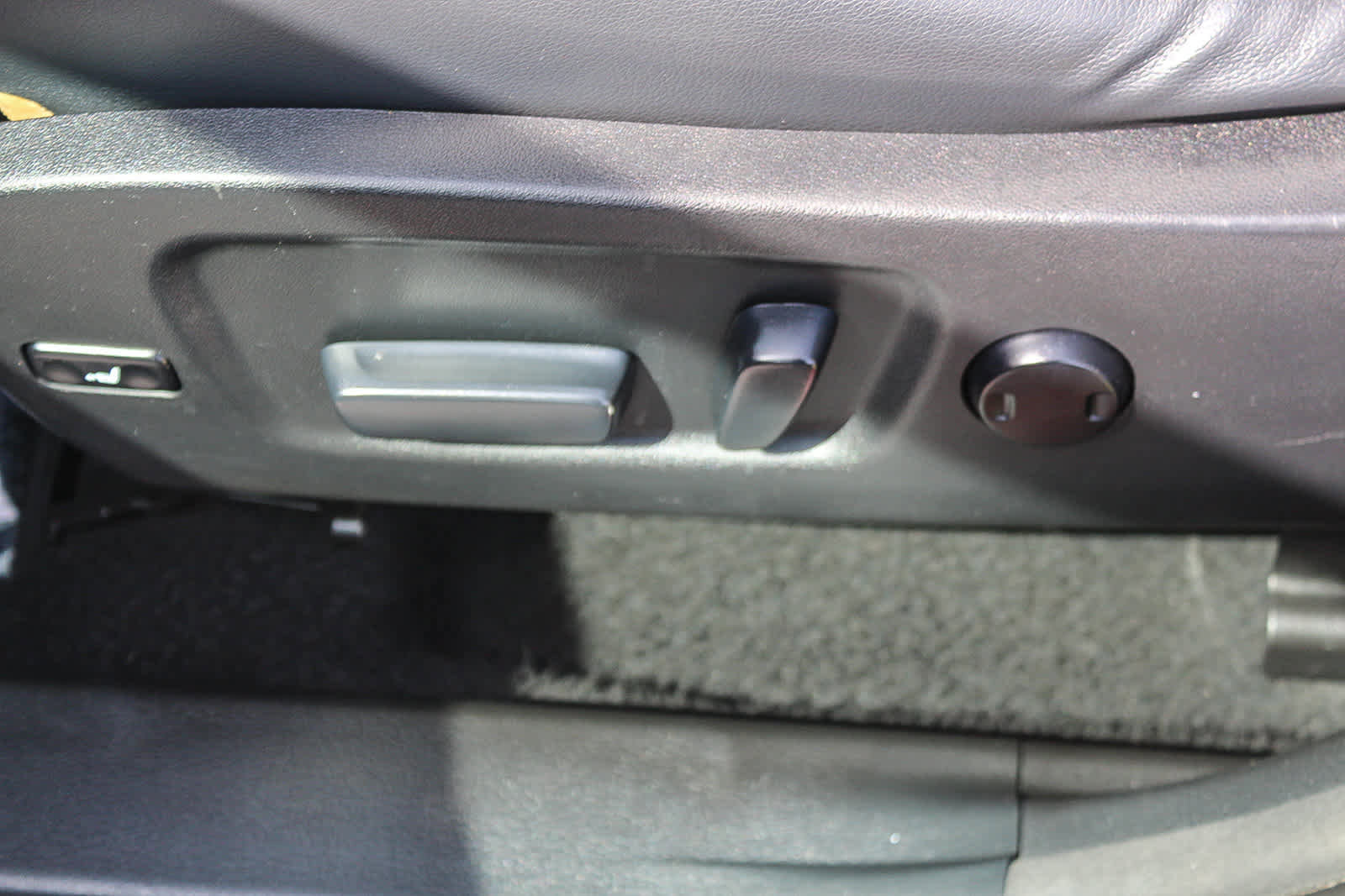 Used 2015 Toyota Highlander XLE image 23