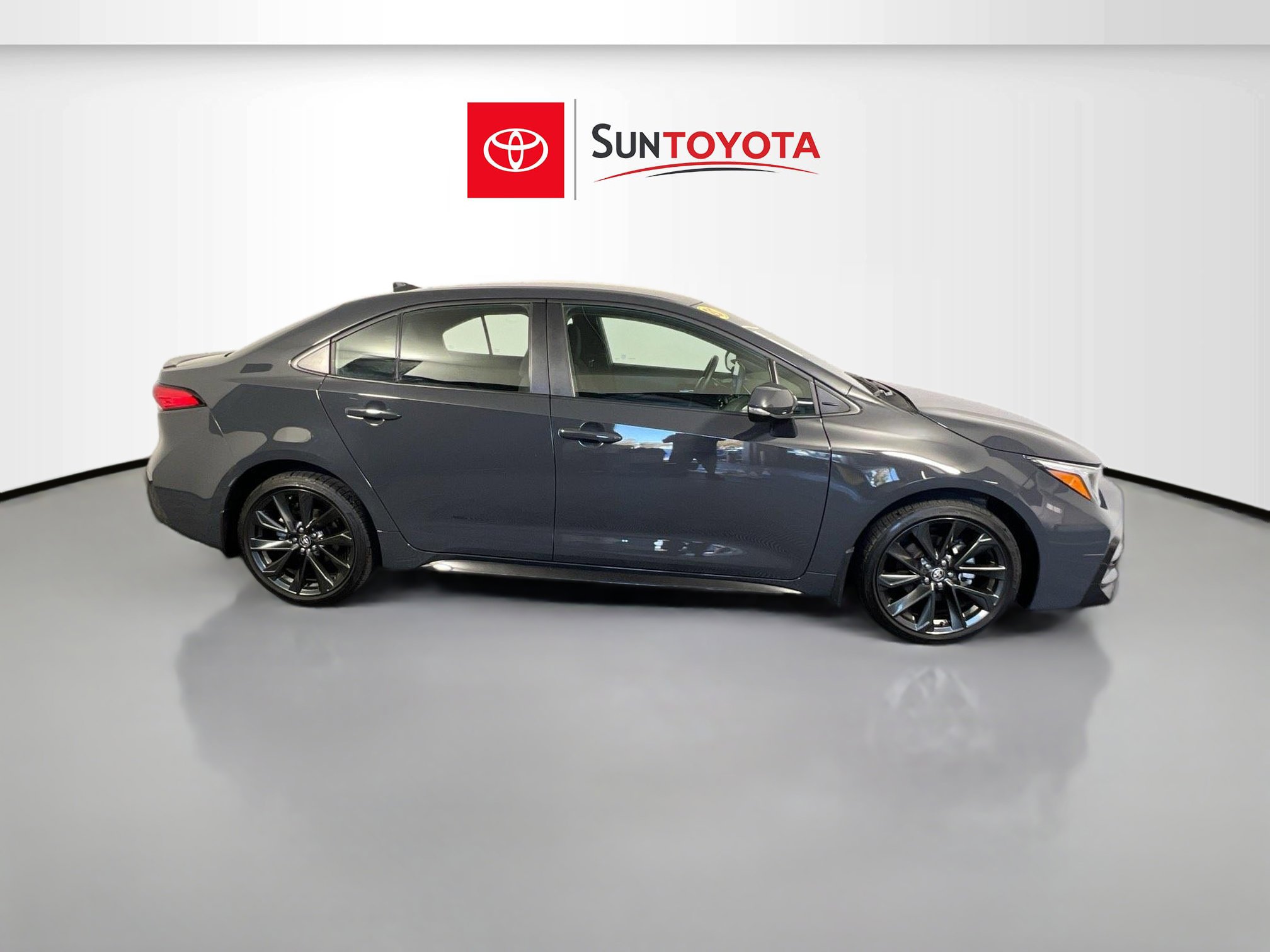 Used 2025 Toyota Corolla SE image 2