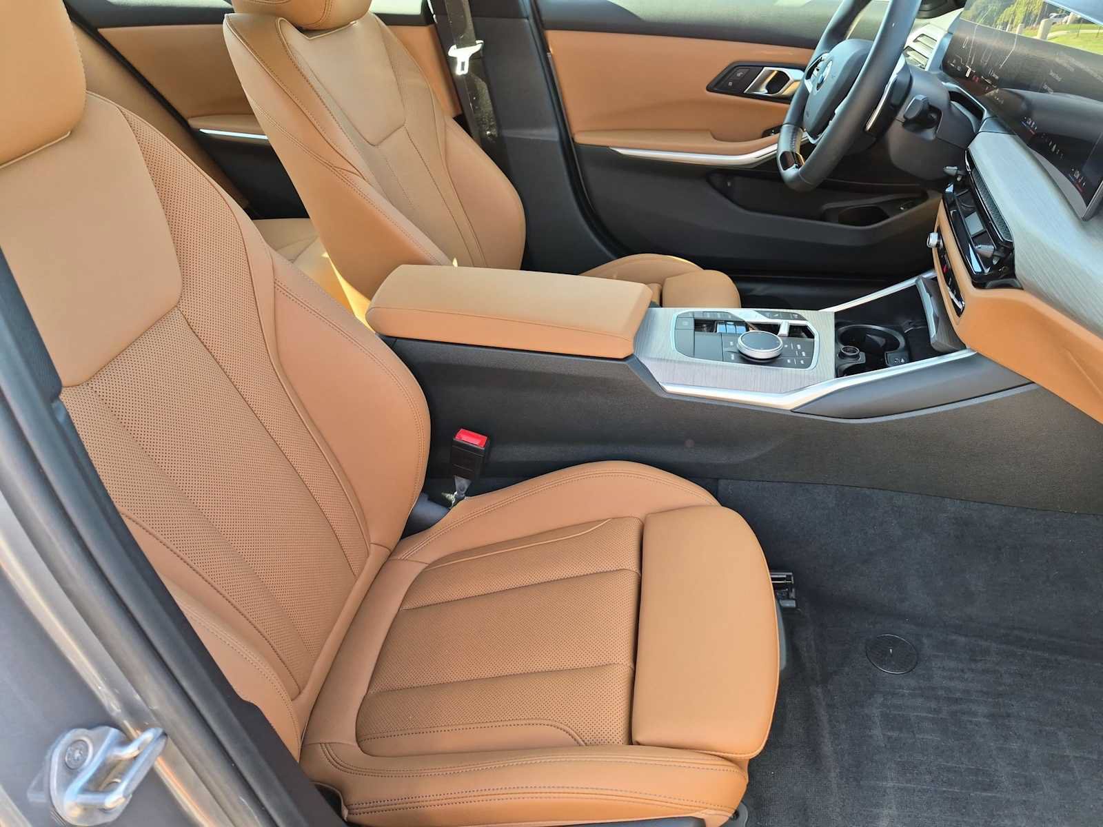 Used 2025 BMW 330i xDrive Sedan w/ Premium Package AWD/4WD image 23