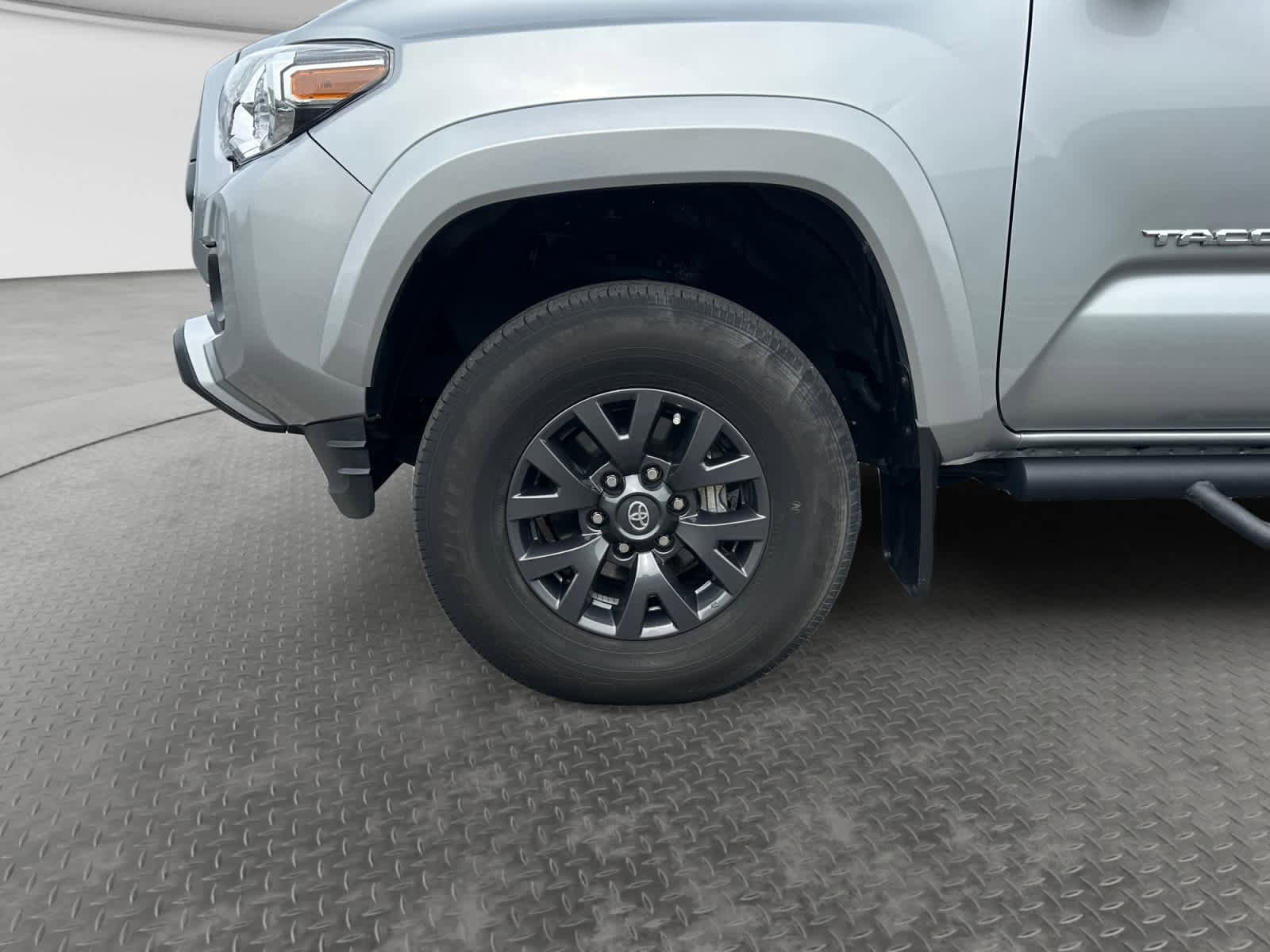 Used 2023 Toyota Tacoma SR5 AWD/4WD image 9