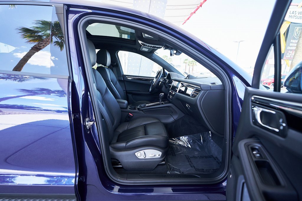Used 2024 Porsche Macan image 12