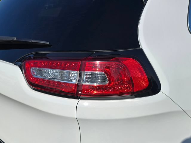 Used 2018 Jeep Cherokee Latitude FWD image 21