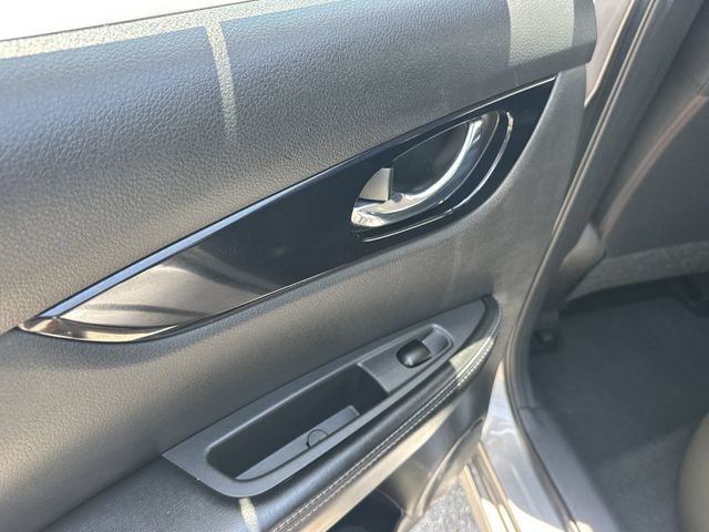Used 2021 Nissan Rogue Sport SV FWD image 12