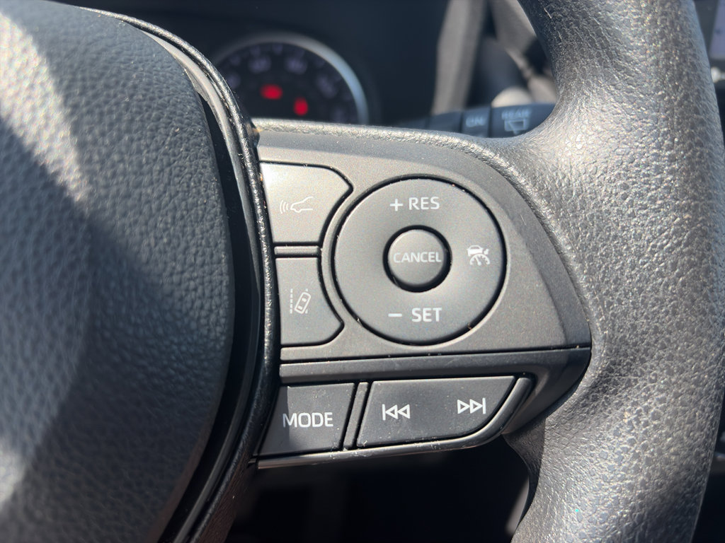 Used 2022 Toyota RAV4 XLE image 23