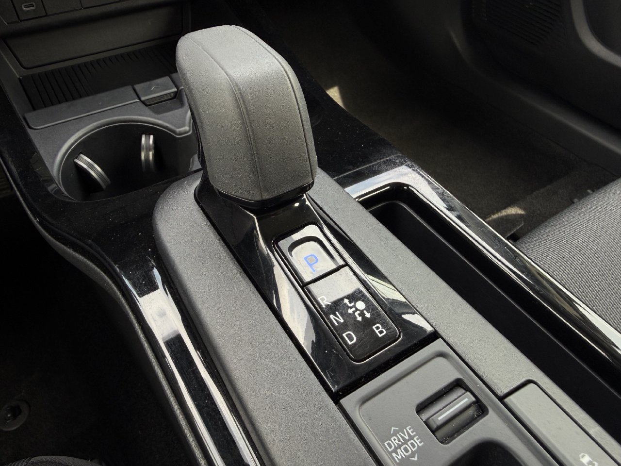 Used 2025 Toyota Prius LE FWD image 18