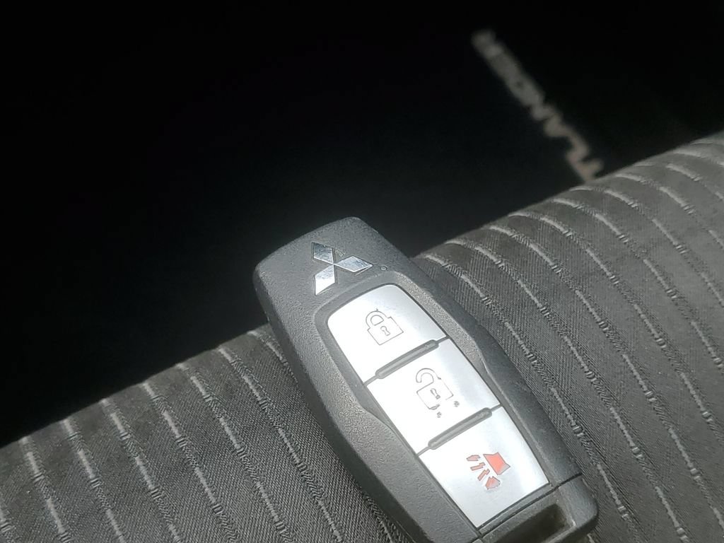 Used 2023 Mitsubishi Outlander ES AWD/4WD image 32