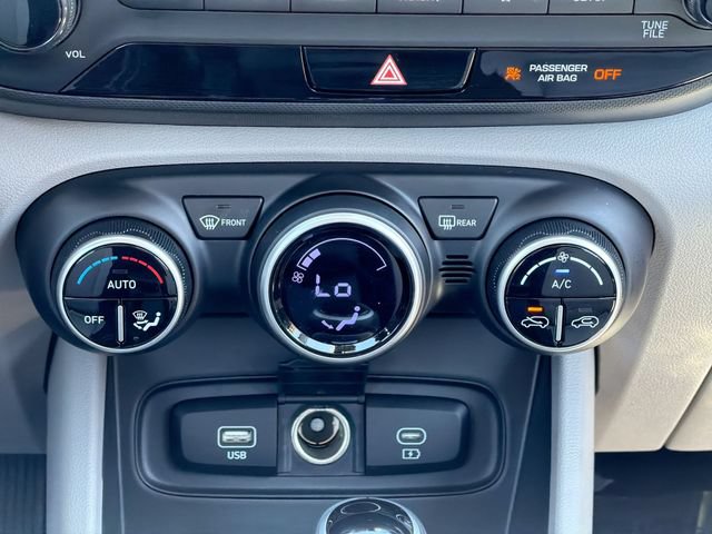 Used 2025 Hyundai Venue SEL FWD image 19