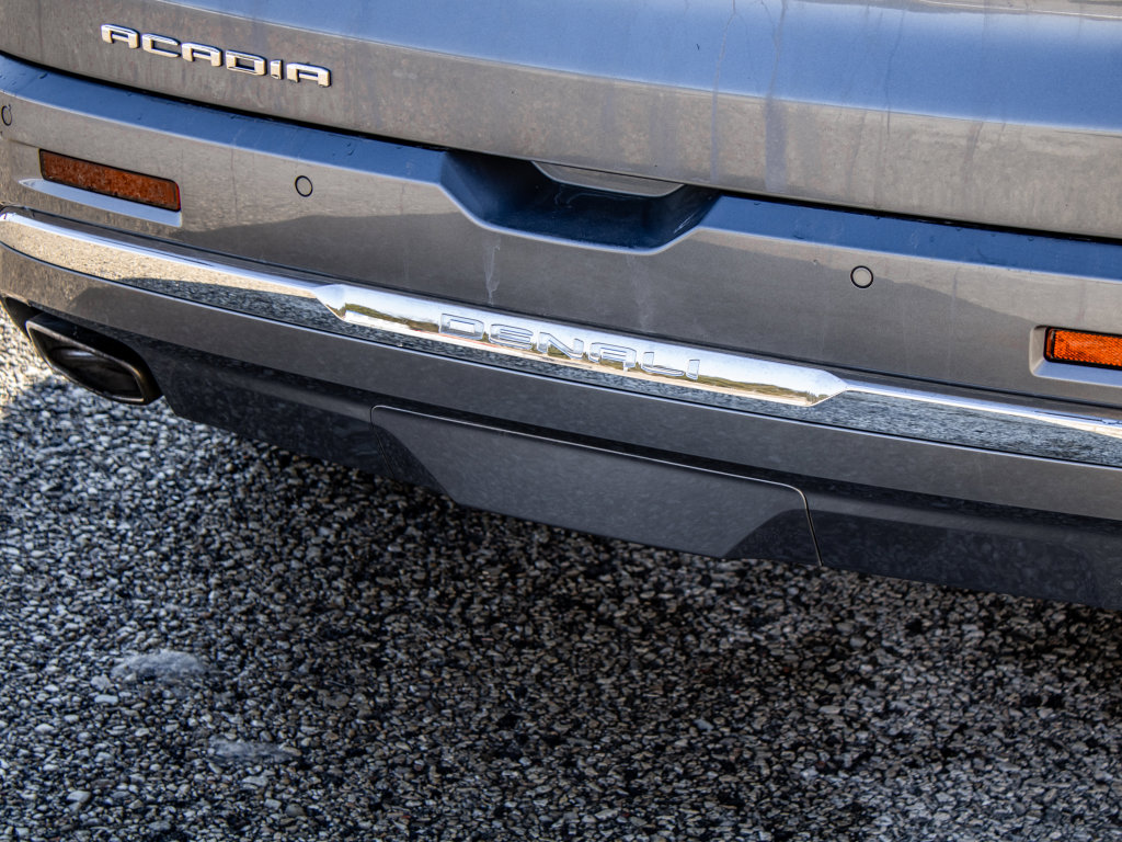 Used 2020 GMC Acadia Denali w/ Technology Package image 10