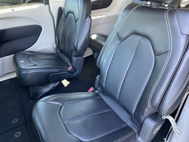 Used 2023 Chrysler Pacifica Touring-L image 26