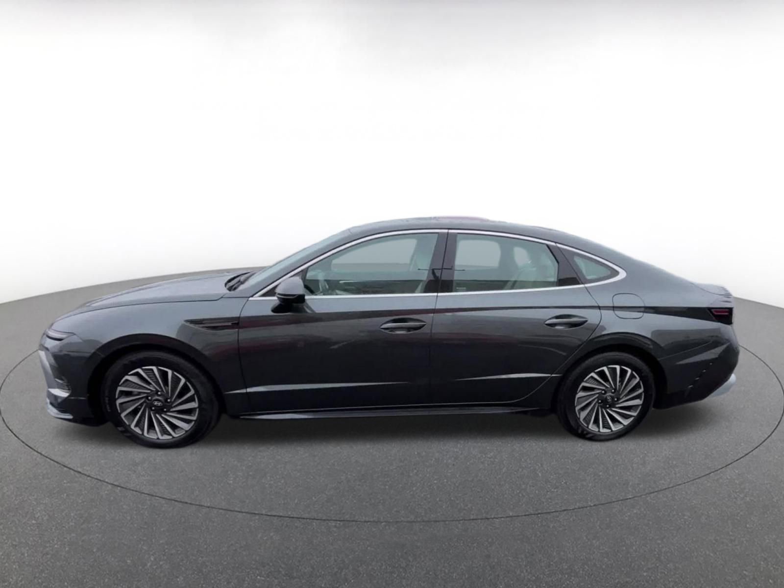 Used 2025 Hyundai Sonata SEL FWD image 9