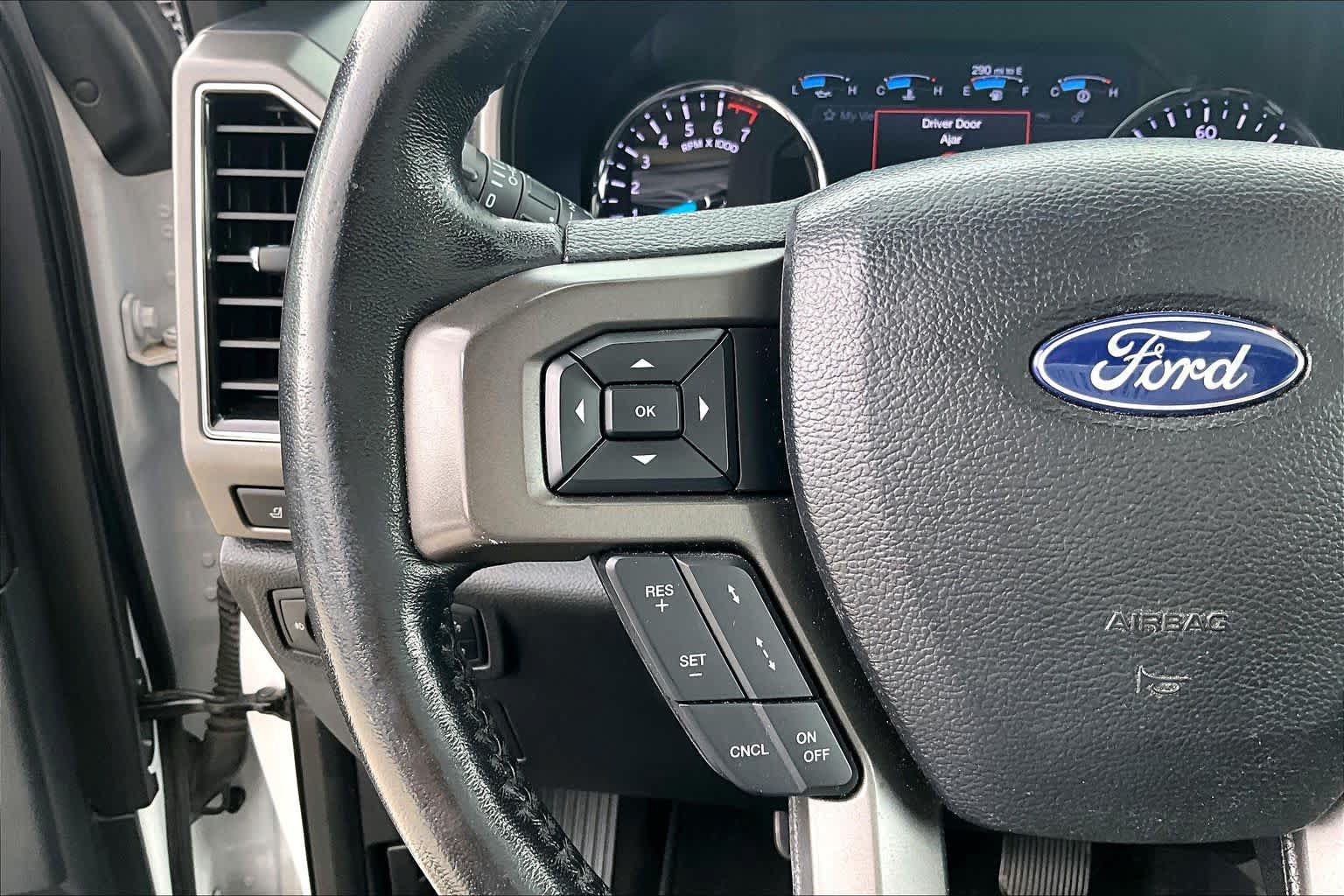 Used 2019 Ford Expedition XLT w/ Equipment Group 202A AWD/4WD image 23