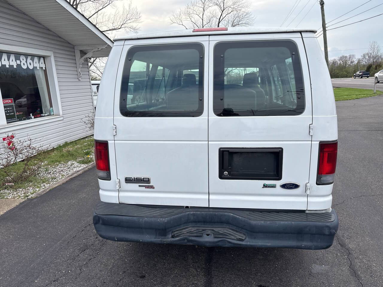 Used 2011 Ford E-150 and Econoline 150 Wagon w/ PWR Windows & Locks Group RWD image 4