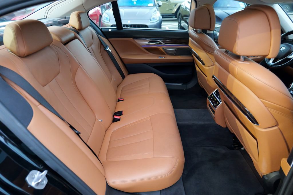 Used 2018 BMW 740i xDrive AWD/4WD image 31