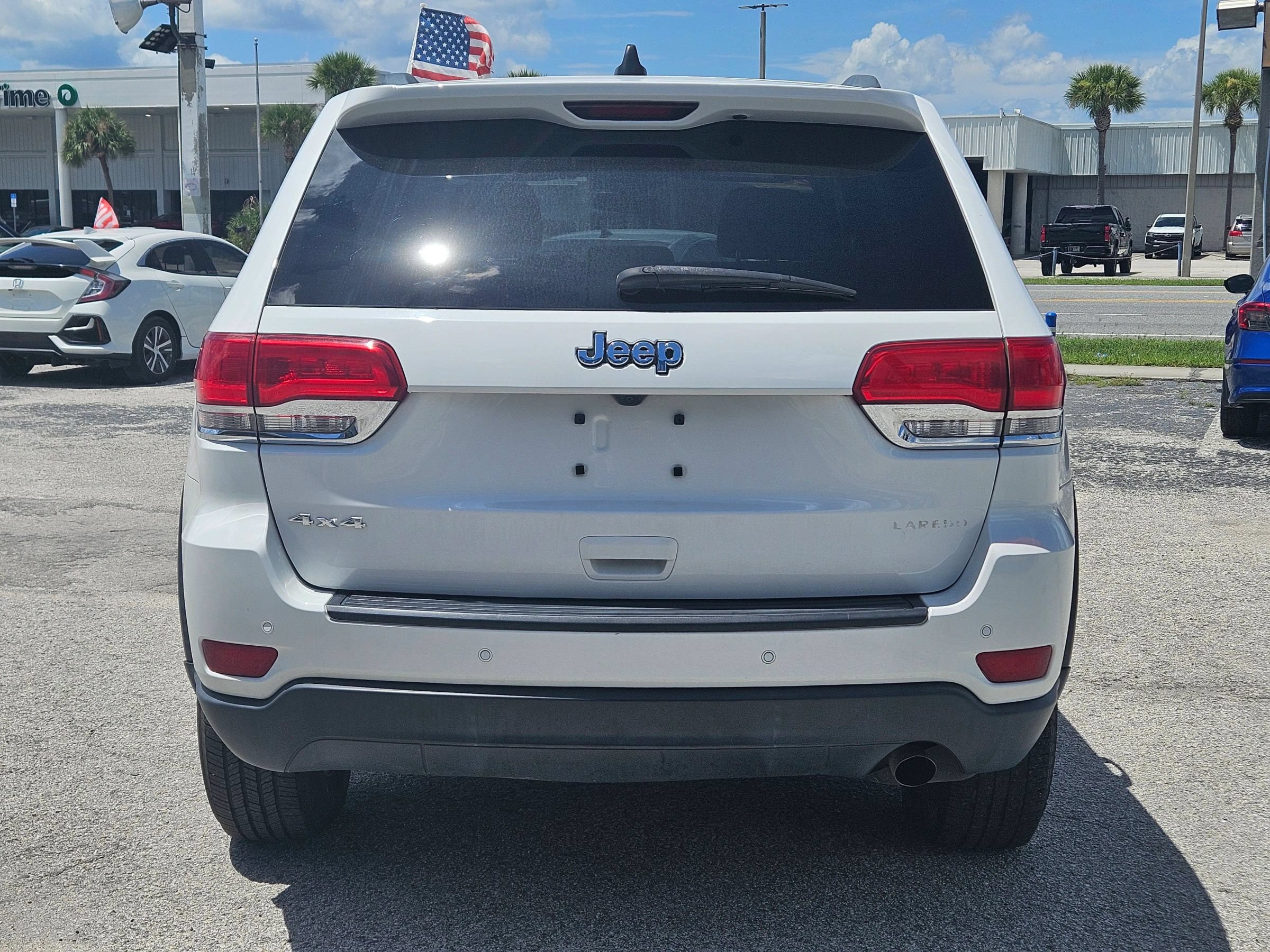 Used 2018 Jeep Grand Cherokee Laredo AWD/4WD image 6