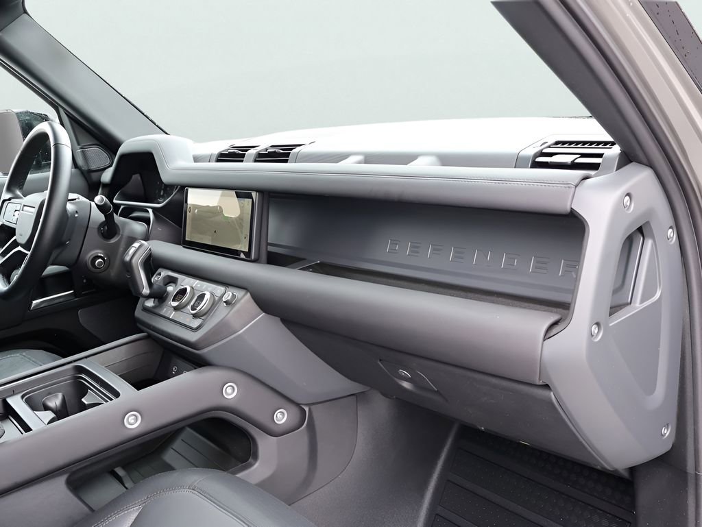 Certified 2024 Land Rover Defender 110 X-Dynamic SE AWD/4WD image 9