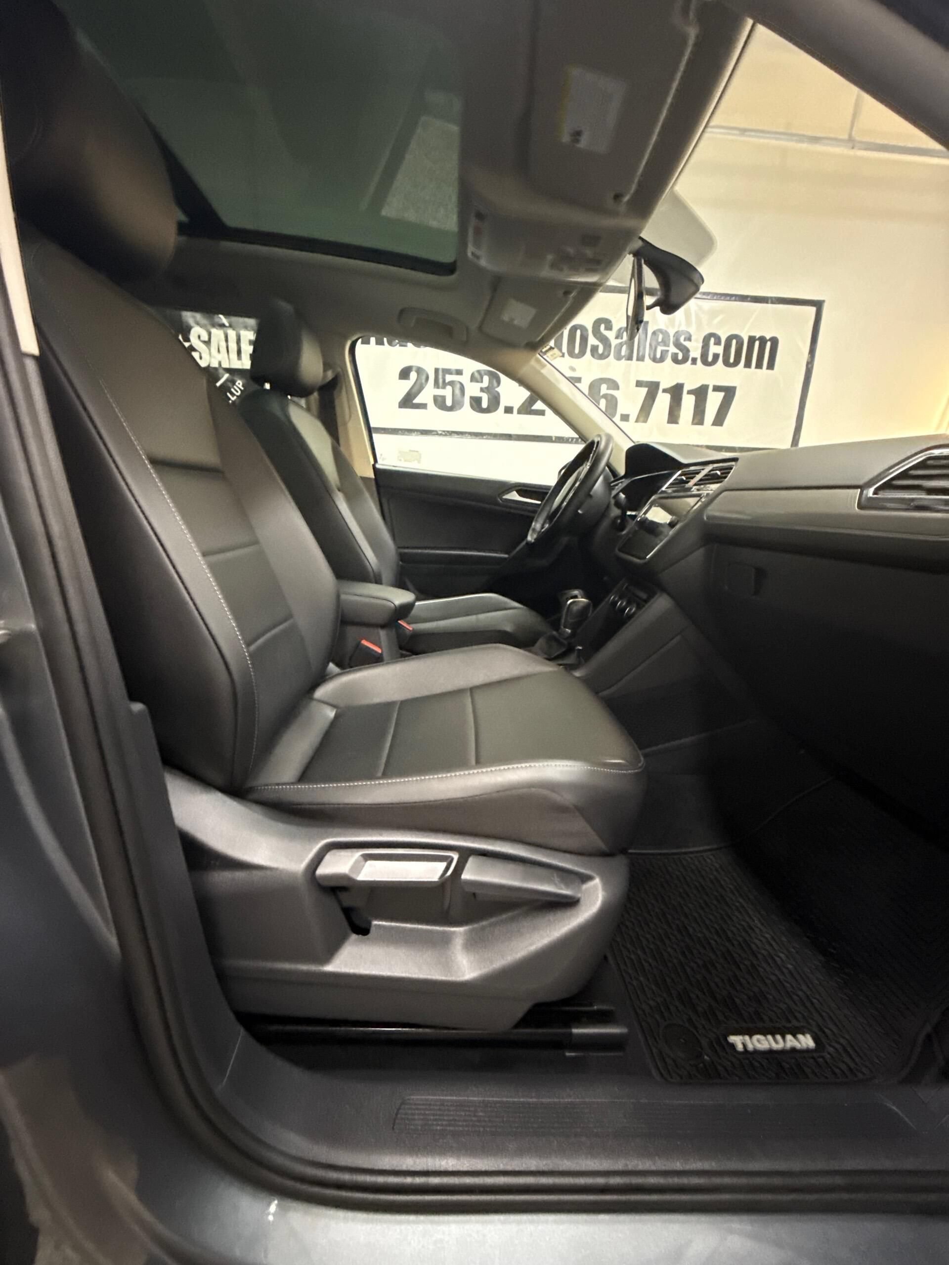 Used 2019 Volkswagen Tiguan SEL AWD/4WD image 2