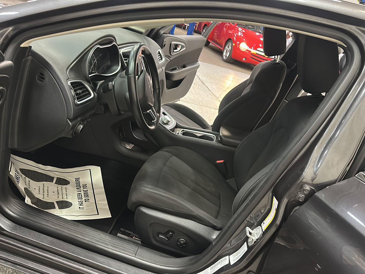 Used 2016 Chrysler 200 Limited w/ Convenience Group FWD image 15