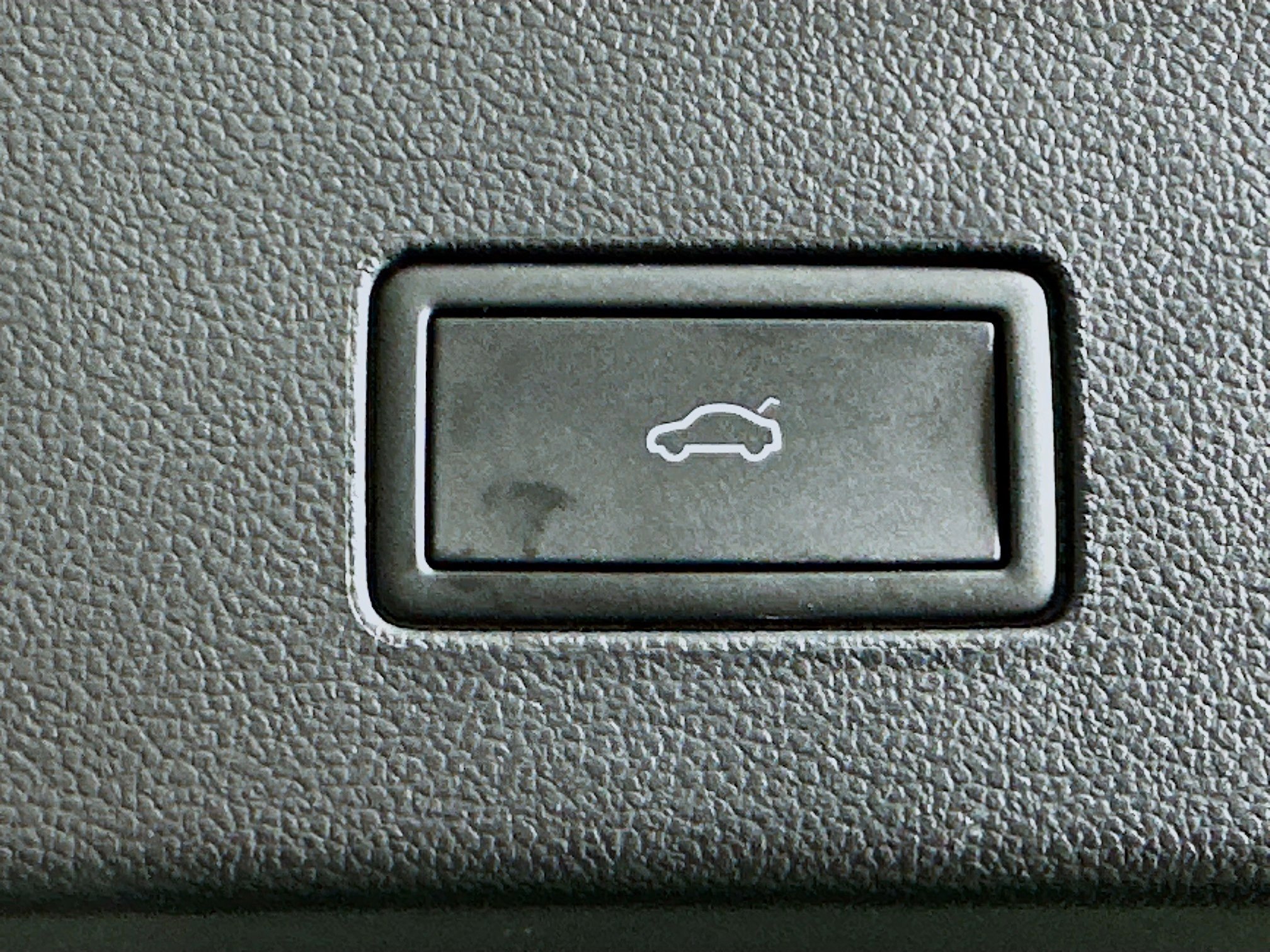 Used 2025 Volkswagen Atlas Cross Sport SE image 30