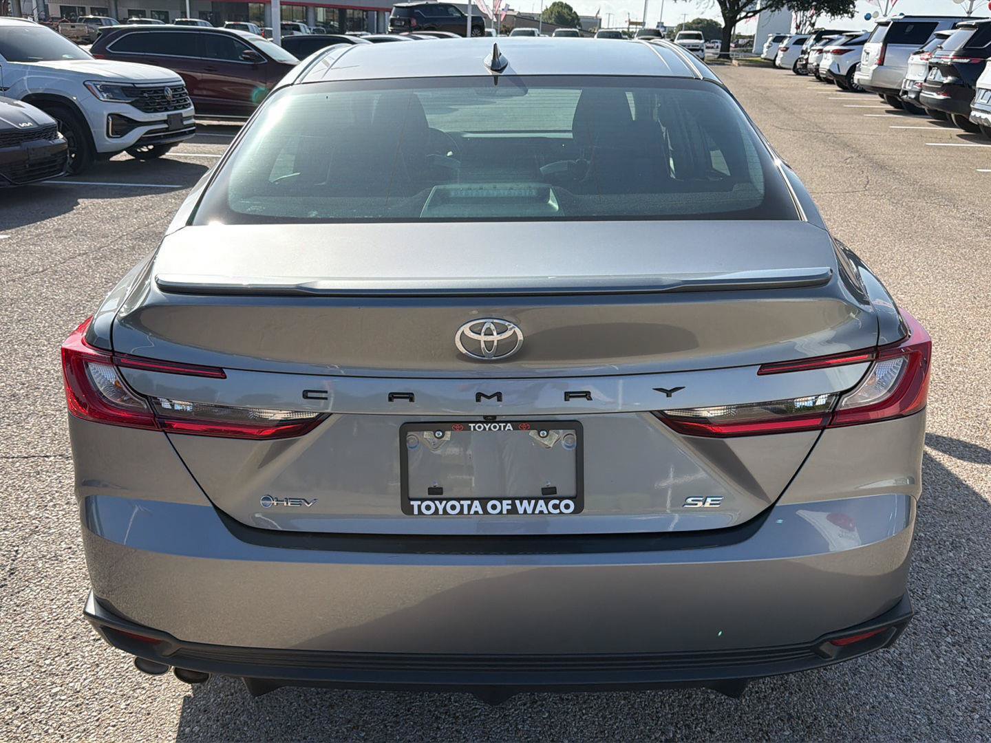 Used 2025 Toyota Camry SE FWD image 4