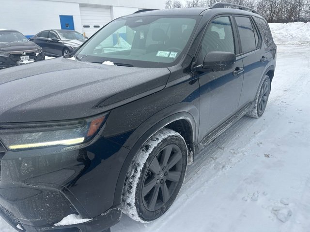 Used 2023 Honda Pilot Sport image 4