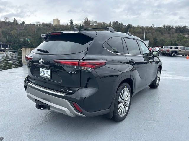 New 2026 Toyota Highlander Platinum image 3