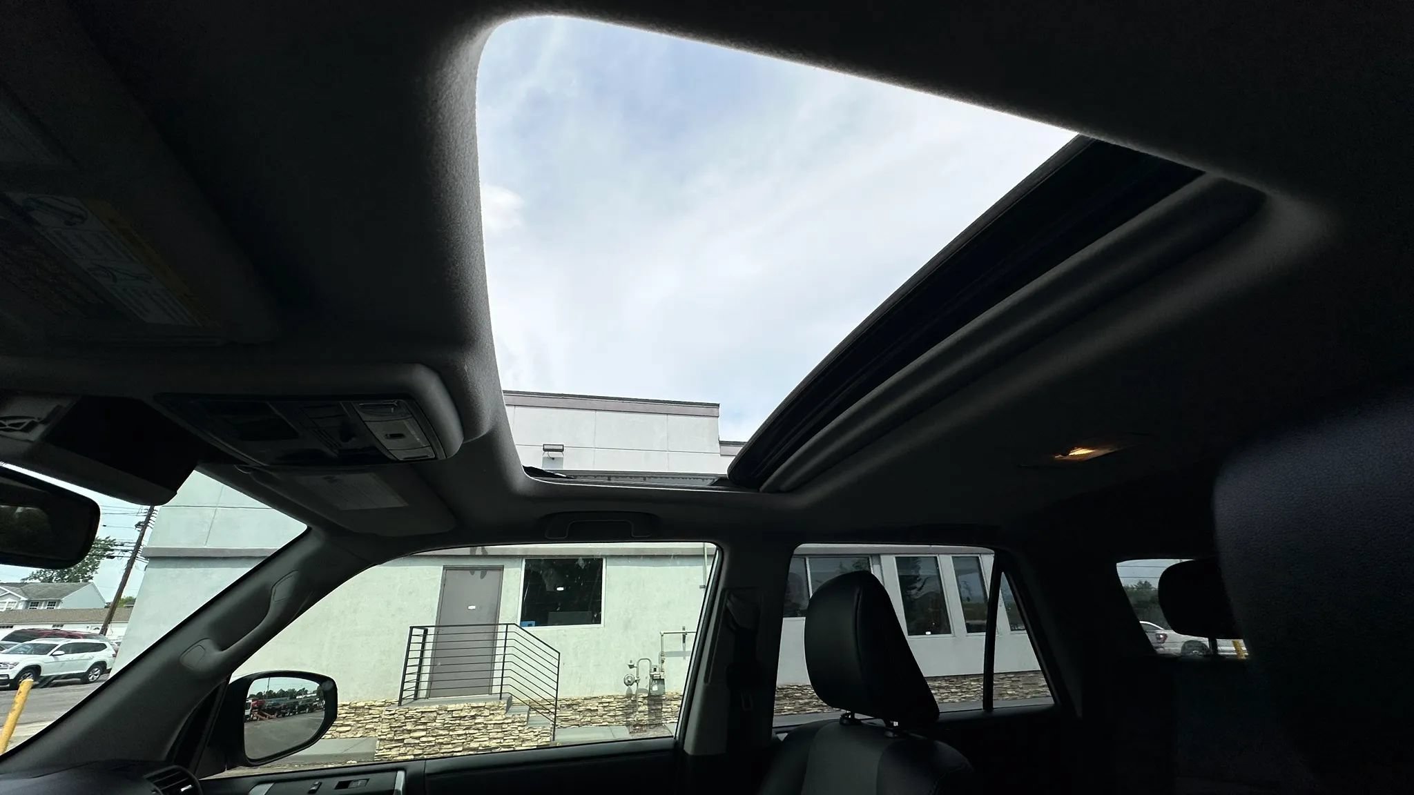 Used 2018 Toyota 4Runner SR5 Premium AWD/4WD image 16