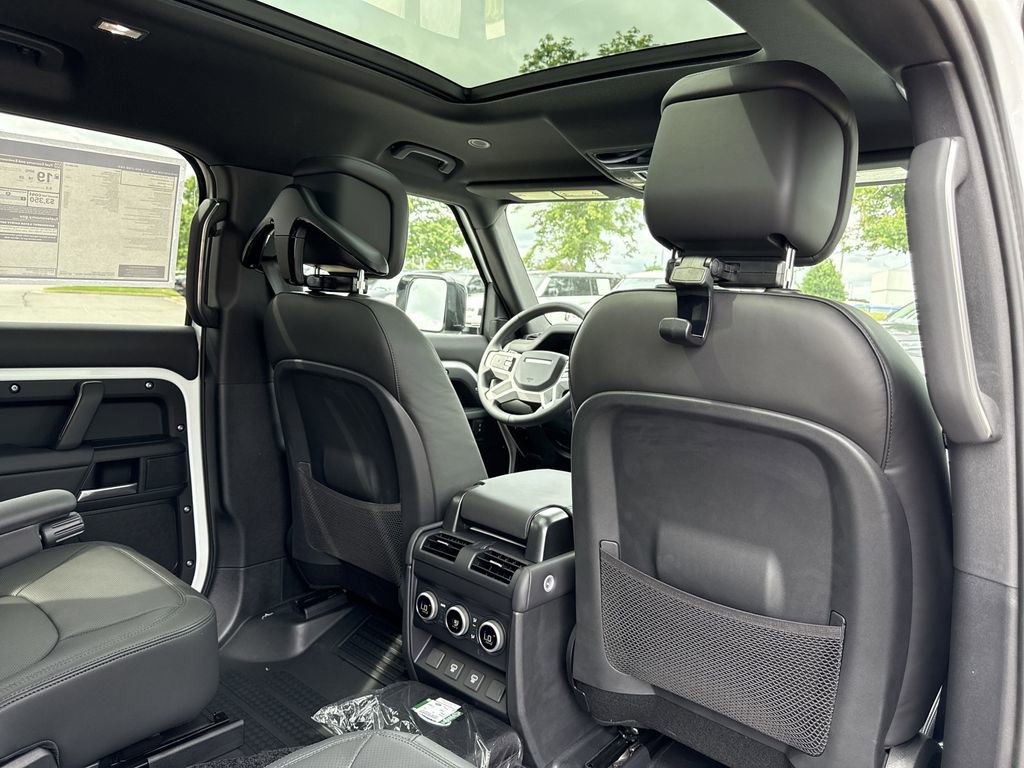 New 2025 Land Rover Defender 130 X-Dynamic SE image 17