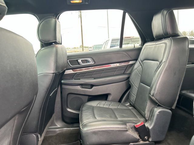 Used 2016 Ford Explorer Platinum image 23
