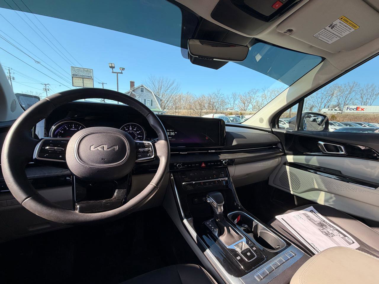 Used 2024 Kia Carnival EX image 14