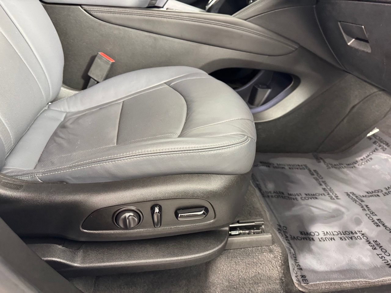 Used 2019 Buick Enclave Essence w/ LPO, Luxury Package FWD image 34