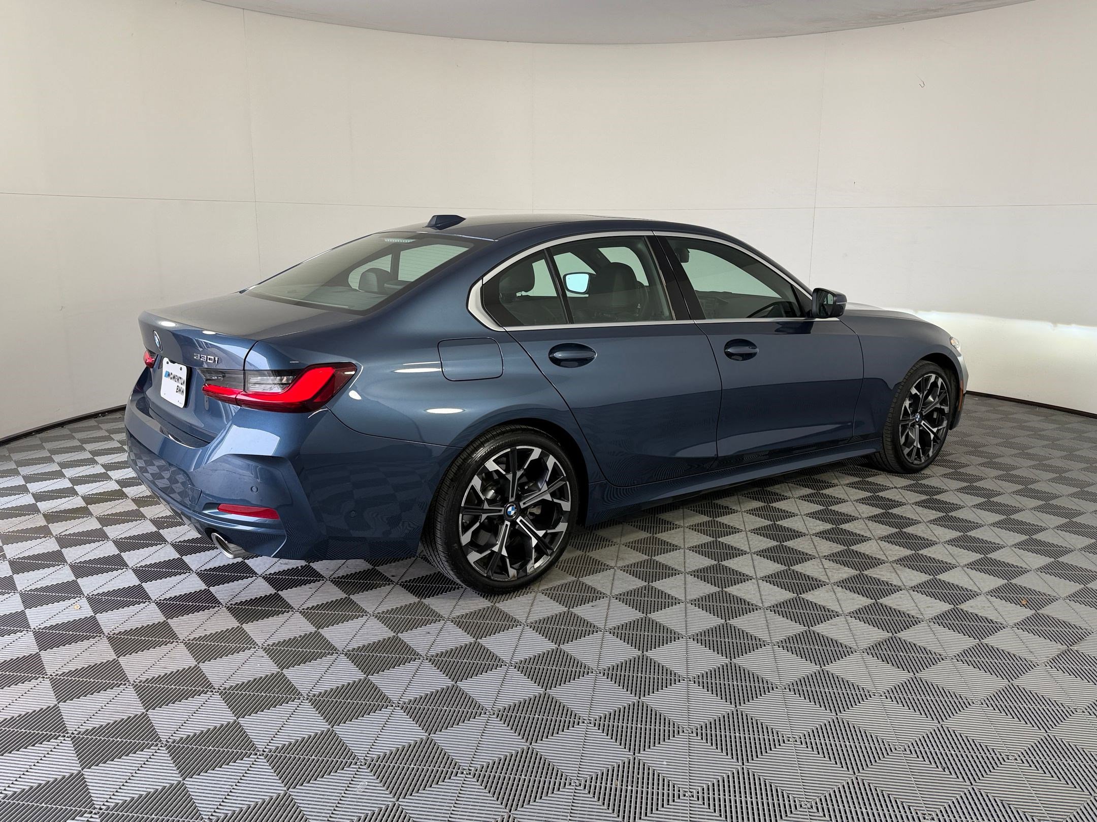 Used 2025 BMW 330i Sedan RWD image 9