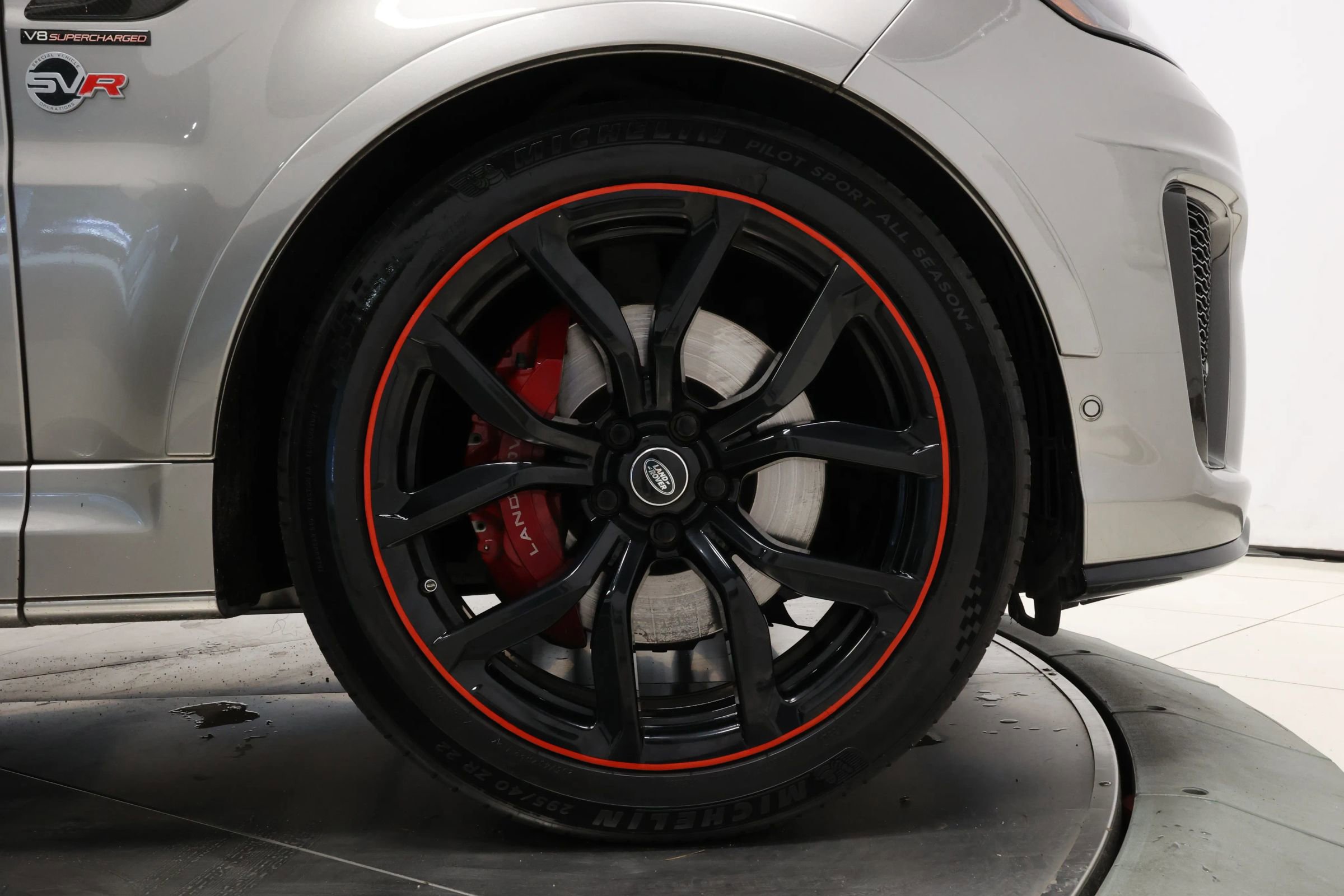 Used 2020 Land Rover Range Rover Sport SVR image 96