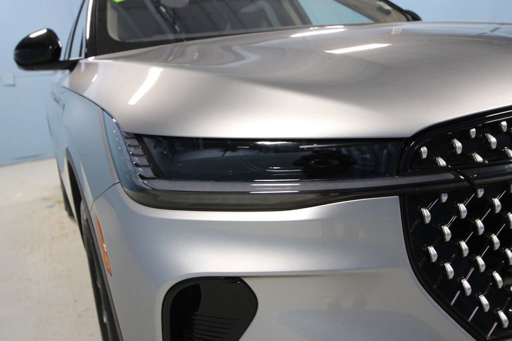 Used 2025 Lincoln Nautilus Premier image 36