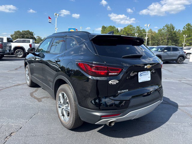 Used 2025 Chevrolet Blazer LT w/ Convenience Package FWD image 5