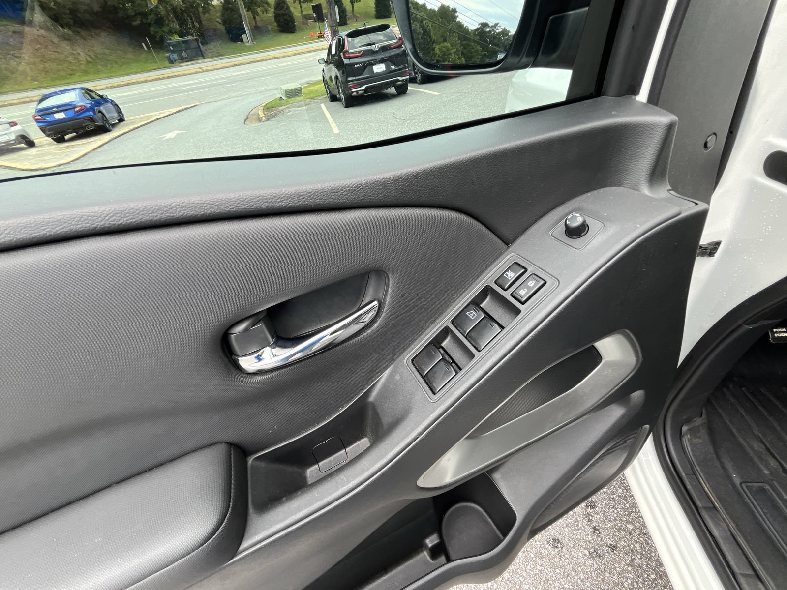 Used 2024 Nissan Frontier SV RWD image 17