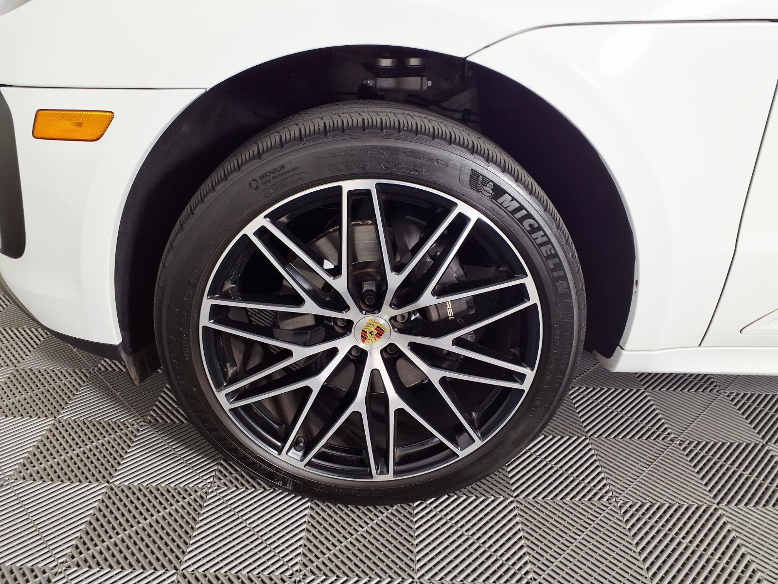 Used 2024 Porsche Macan AWD/4WD image 7