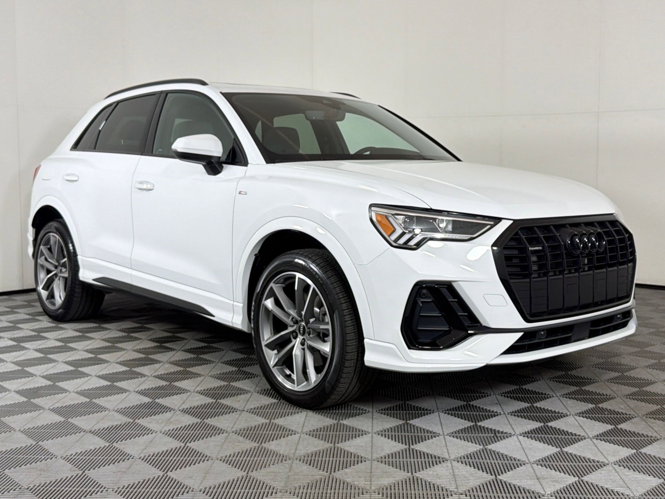 Certified 2025 Audi Q3 2.0T Premium w/ Convenience Package image 7