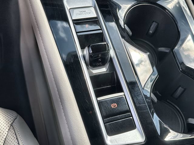Used 2025 Volkswagen Atlas SE FWD image 15